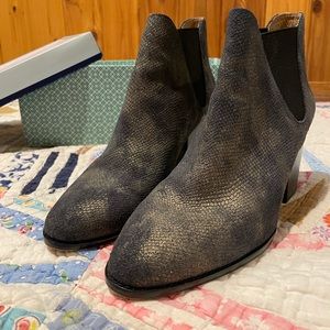 😍 BeAuTifuL Susina GOLD AND NAVY booties!! Size 8.5 🥰❤️❤️❤️❤️